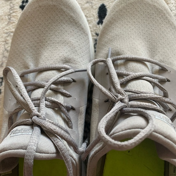 Skechers woman’s light gray Go Run runners style 14811 size 9 - Picture 10 of 12